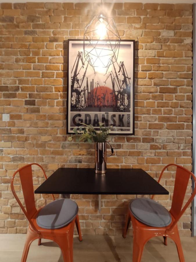 Red Wall Apartment In The Old Town 그단스크 외부 사진