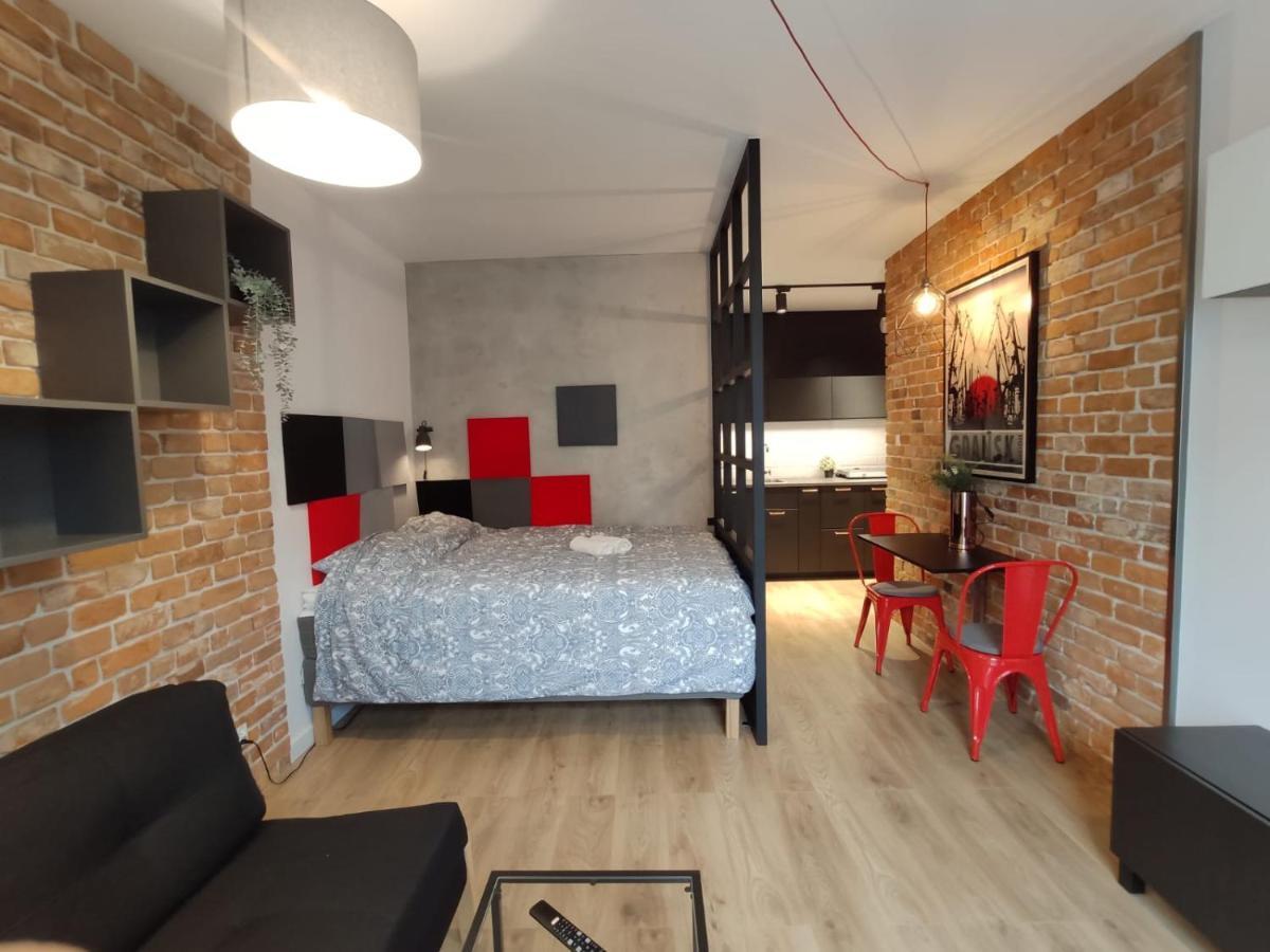 Red Wall Apartment In The Old Town 그단스크 외부 사진